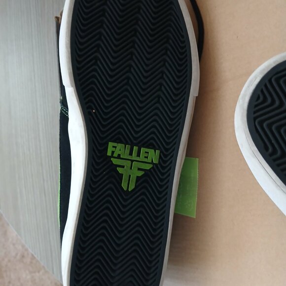 Fallen - Roach - Picture 7 of 7